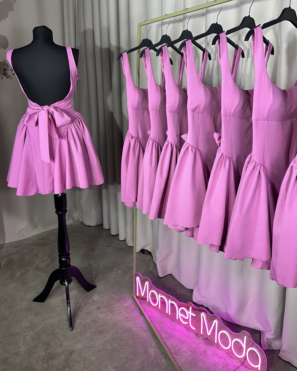 Rochie Scurta cu funda si spate descoperit - Roz [3]