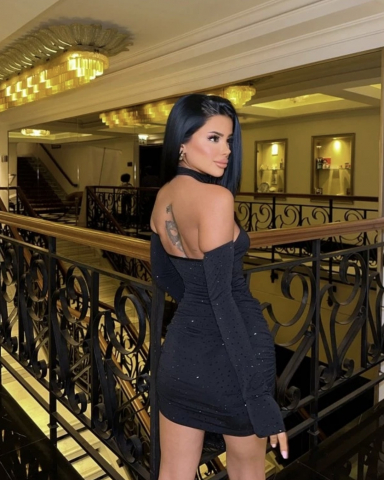 Rochie neagra cu strasuri si manusi [1]