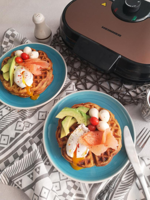 Aparat de facut gofre Heinner Copper Crown HWF-1000CR, 1000W, buton reglare temperatura, placi cu invelis antiaderent, plite gofre: 13.97 cm, Negru/aramiu [10]