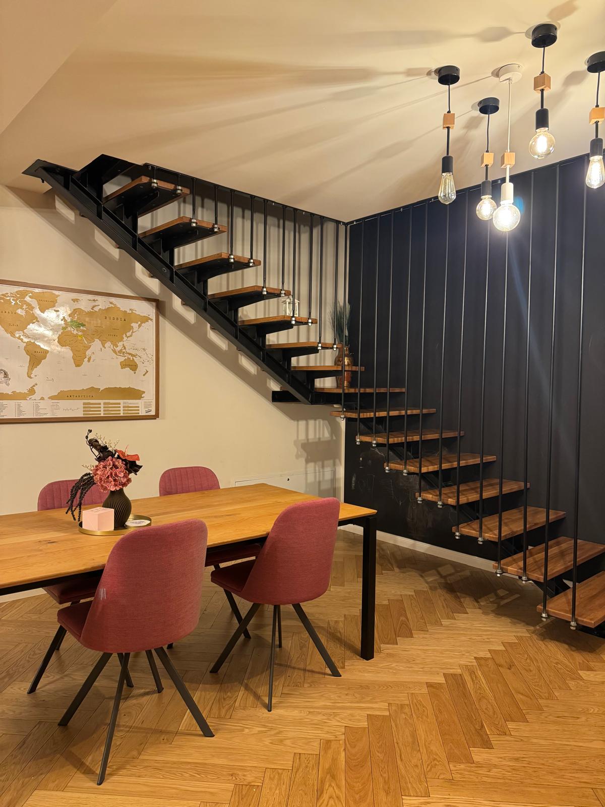 Structură metalică pentru scară - proiectare ergonomică și design modern