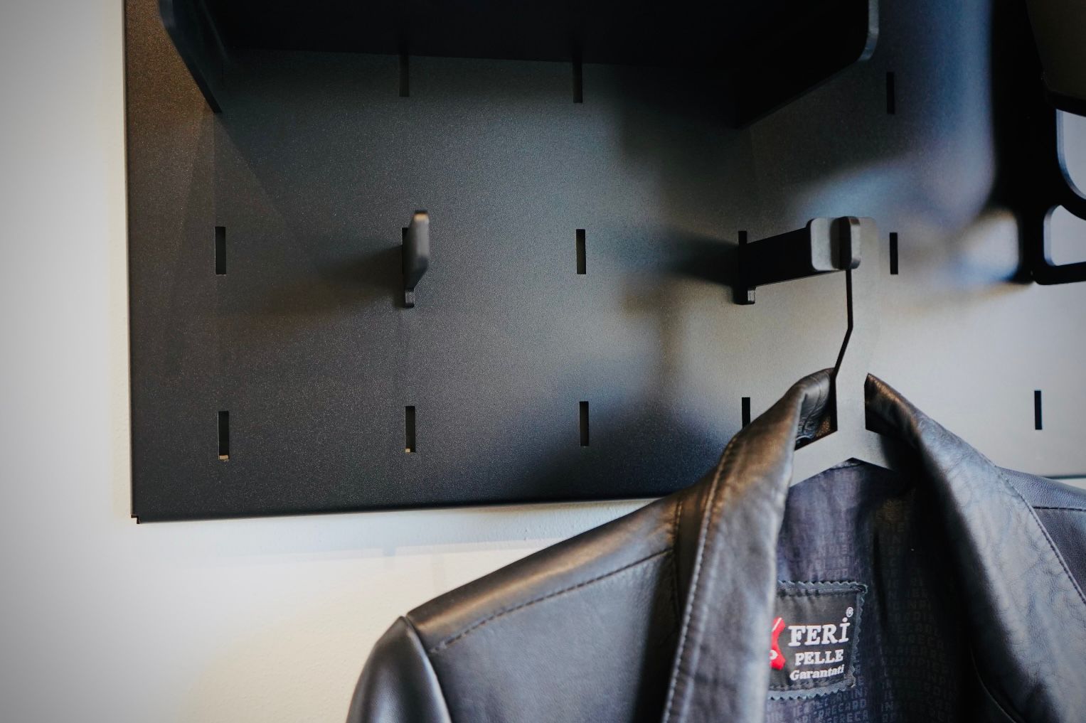 Pe lângă funcționalitate, produsul adaugă ppersonalitate peretelui