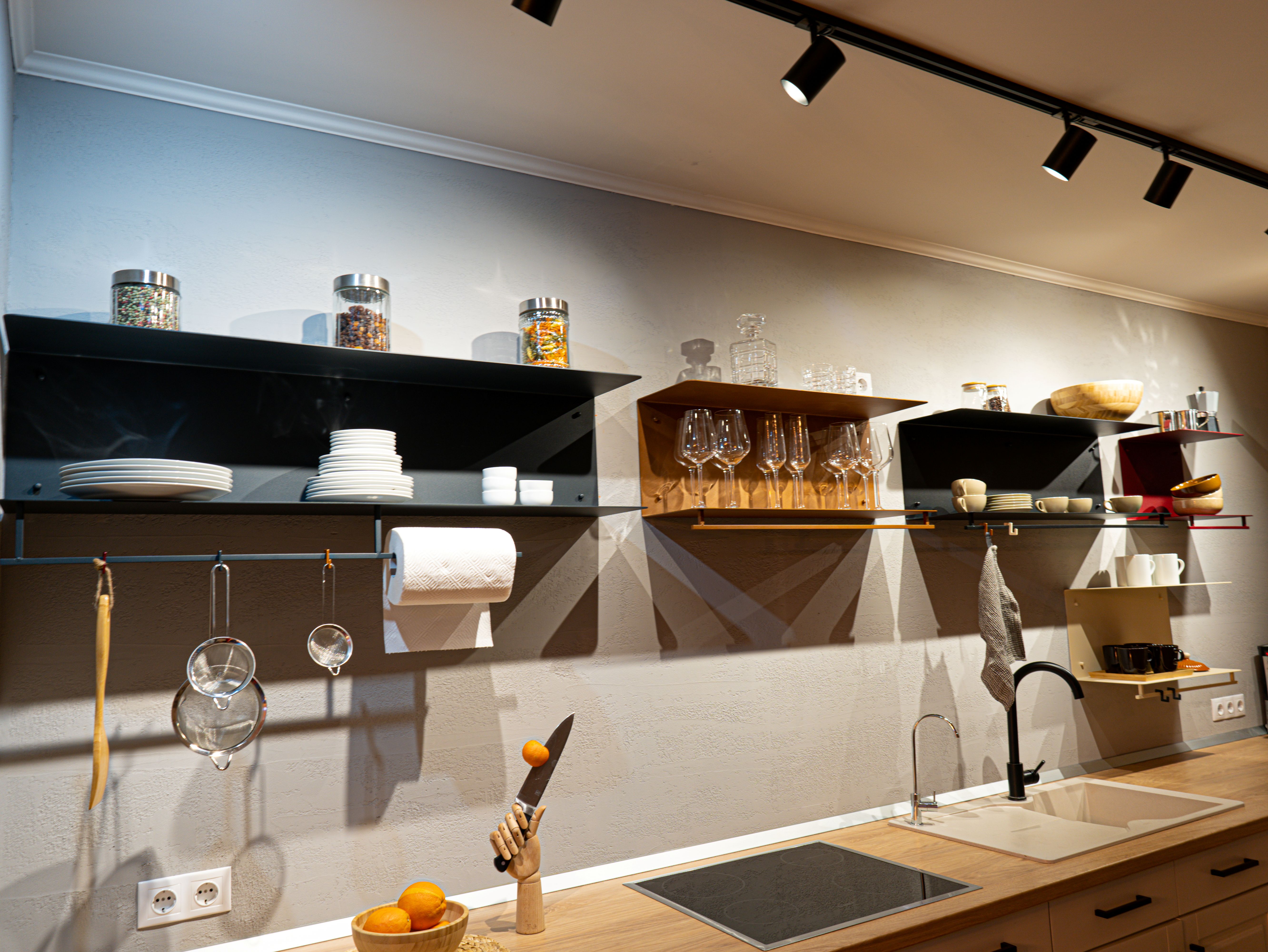 MOBILIER METALIC PENTRU INTERIOR