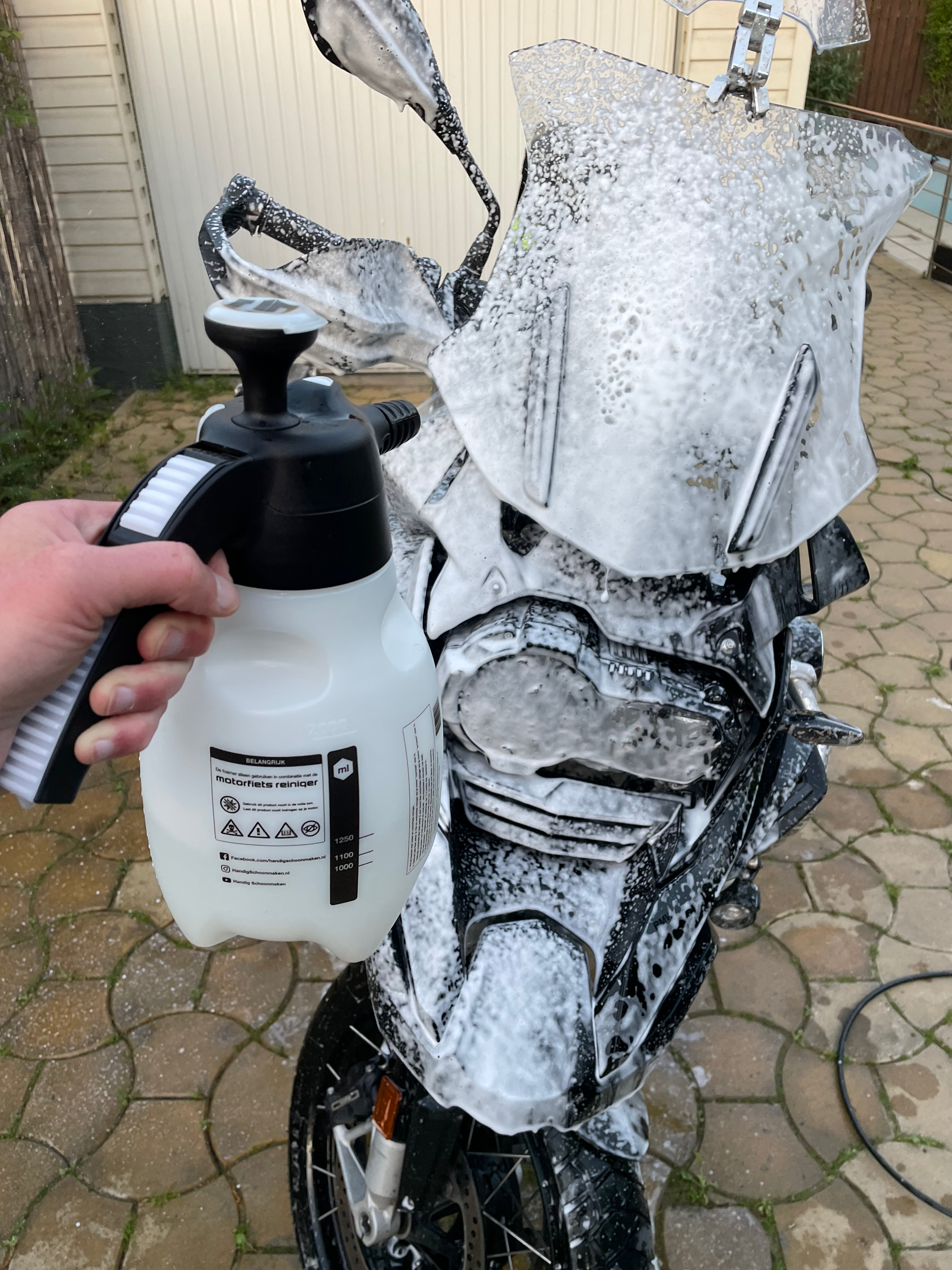 Am descoperit recent Spuma de la MotorClean.ro