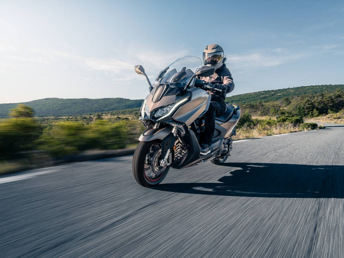 Scuter Kymco AK 550 Premium AIBS TCS [35]