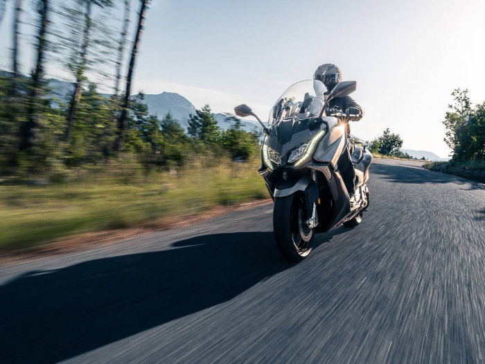 Scuter Kymco AK 550 Premium AIBS TCS [31]