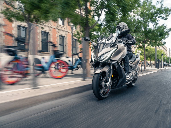 Scuter Kymco AK 550 Premium AIBS TCS [17]