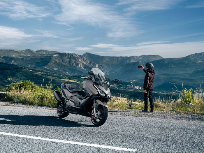 Scuter Kymco AK 550 Premium AIBS TCS [33]