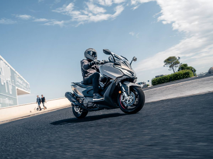 Scuter Kymco AK 550 Premium AIBS TCS [14]