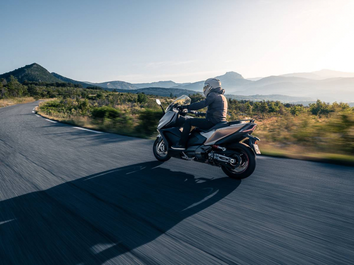 Scuter Kymco AK 550 Premium AIBS TCS [28]