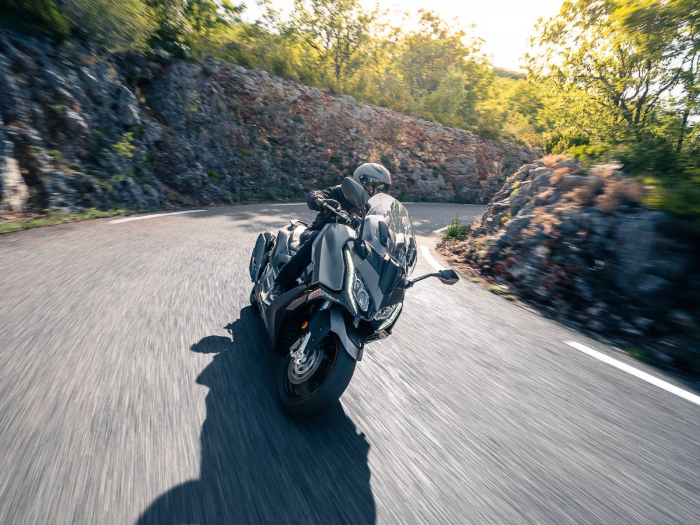 Scuter Kymco AK 550 Premium AIBS TCS [21]