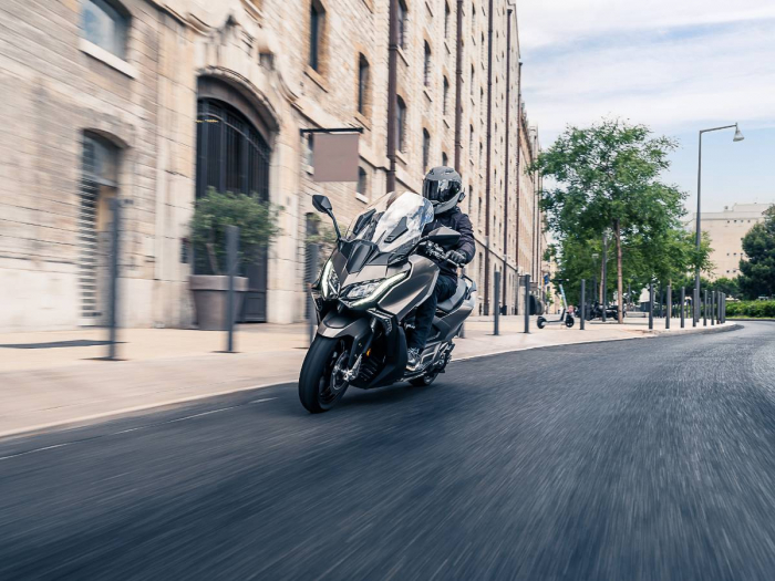 Scuter Kymco AK 550 Premium AIBS TCS [11]