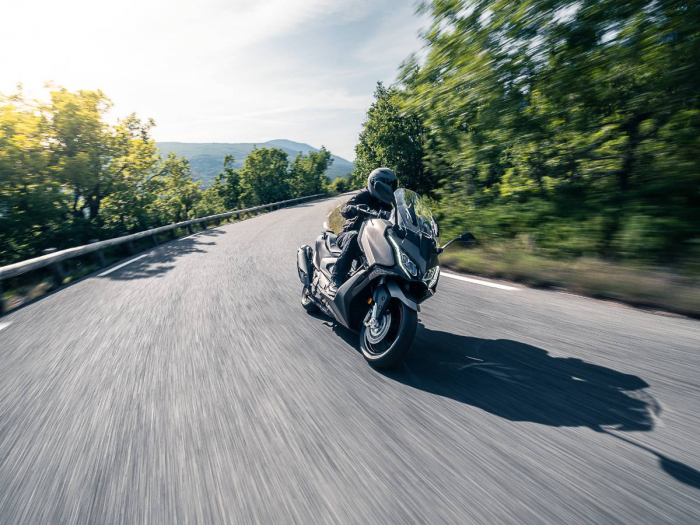 Scuter Kymco AK 550 Premium AIBS TCS [19]