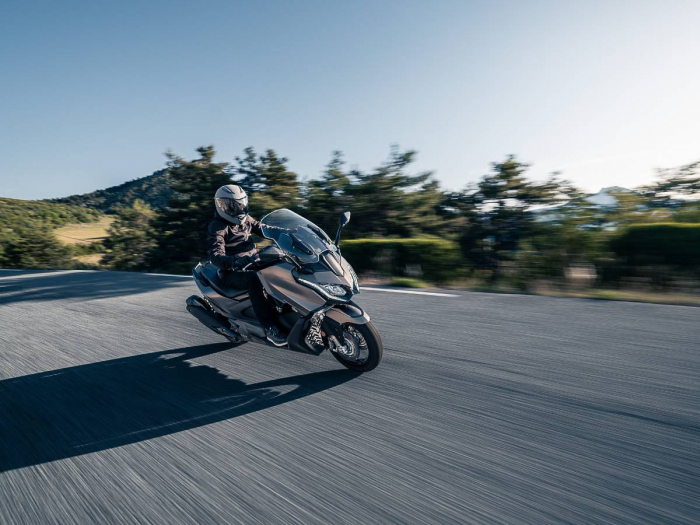 Scuter Kymco AK 550 Premium AIBS TCS [32]