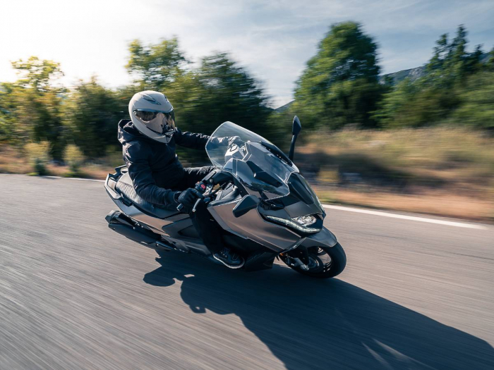 Scuter Kymco AK 550 Premium AIBS TCS [12]
