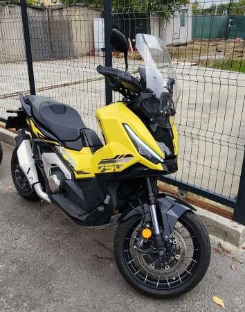Moto SH - Moto rulata HONDA X-ADV 2025