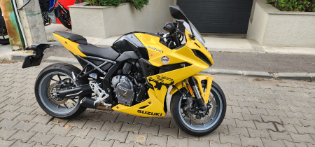 Moto SH - Moto Rulata SUZUKI GSX-8R 2025