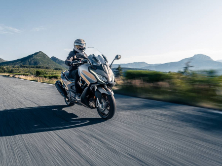 Scuter Kymco AK 550 Premium AIBS TCS [25]
