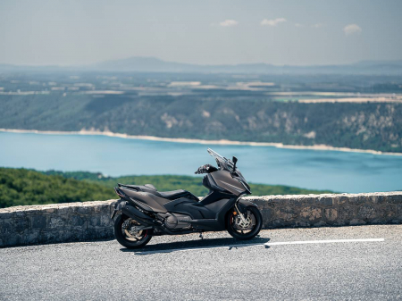 Scuter Kymco AK 550 Premium AIBS TCS [26]