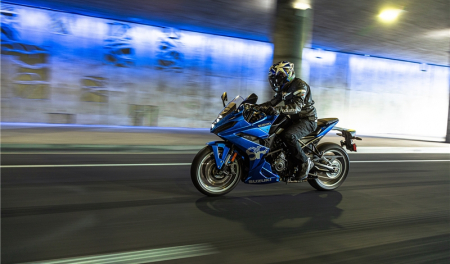 SUZUKI GSX-8R [12]