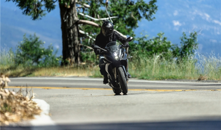 SUZUKI GSX-8R [15]
