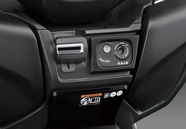 Suzuki Burgman AN 400 [11]