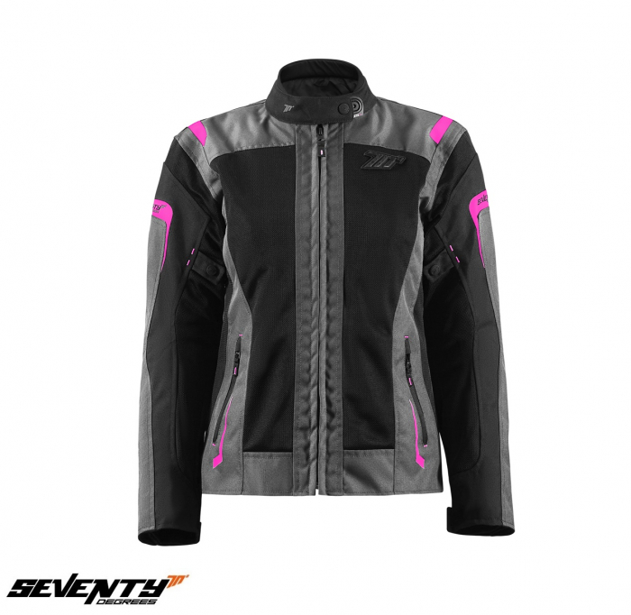 Geaca (jacheta) motociclete femei Touring Seventy vara model SD-JT68 Sahara culoare: gri/fuchsia (roz)  Geaca Deventy model SD-JT68 Sahara este o geaca de vara, conceputa pentru a asigura o foarte buna ventilatie, dar si protectie in zilele calduroase. Disponibila intre marimile XS-2XL, acest echipament vine echipat cu protectii Level A la umeri si coate, si combina materiale de calitate inalta, pentru siguranta si confort. Construita cu mesh rezistent si elemente de neopren la guler, geaca asigura un flux de aer optim, dar si un design elegant. Include protectii Level 1 la umeri si coate, dar si un buzunar pentru protectie spate, in situatia in care se doreste echiparea gecii cu protectie spate (protectia spate nu este inclusa; se achizitioneaza separat). Membrana interioara waterproof detasabila ofera protectie suplimentara in conditii de ploaie usoara. continand elemente reflectorizante si avand posibilitatea ajustarii gecii la talie (velcro-adjusted waist), geaca SD-JT68 Sahara este ideala pentru motociclistii ce cauta confort si stil, in utilizarea zilnica a motocicletei sau scuterului.  Descriere: • geaca tip touring/urban; • material: high resistant polyester 600D; • culoare: gri/fuchsia (roz); • tip croi: • geaca waterproof.  Caracteristici: • impermeabilitate: da; • protectie termica: nu; • geaca tip Touring/Urban, fabricata din 600D poliester, 100% ventilala si foarte usoara; • elemente reflectorizante pe exterior, pentru o vizibilitate mai buna; • interior detasabil, impermeabil; • talie ajustabila in laterale; • protectii Level 1 la umeri si coate, omologate si detasabile, pentru a oferi siguranta si protectie; • geaca este e prevazuta cu buzunar pentru protectie spate (protectia spate nu este inclusa, se achizitioneaza separat); protectia spate se comanda separat; • model certificat CE, clasa A, cu omologarea EN 17092-4:2020 standard; • protectii: protectii coate si umeri Level 1 (umeri: Clasa A, level 1; coate: Clasa A, level 1); • buzunar special in geaca pentru depozitarea telefonului mobil sau a ochelarilor de vedere/soare; • manecile pot fi ajustate, in circumferinta, la nivelul bratelor (reglaj sub umeri).  Compozitie: • exterior geaca: – mesh polyester 600D; • interior geaca: – polyester 600D. [2]