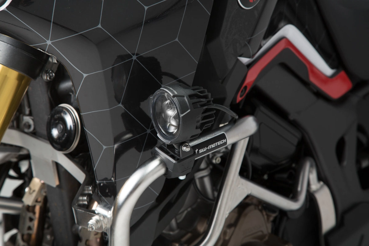 ACCESORII MOTOCICLETA - Proiectoare ceata cu cleme fixare crash bar inclus - Negru. SW-MOTECH