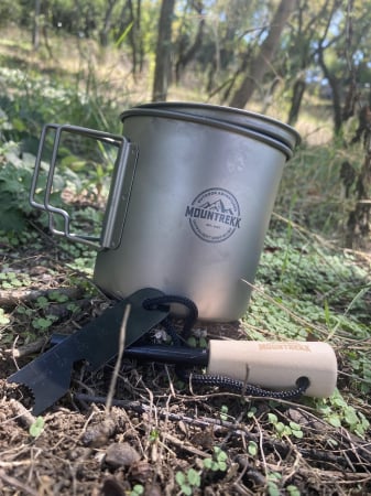 Vesela camping - Cana cu capac și gradație, din titan, 550ml, 110gr CADOU un AMNAR sau o LUPA