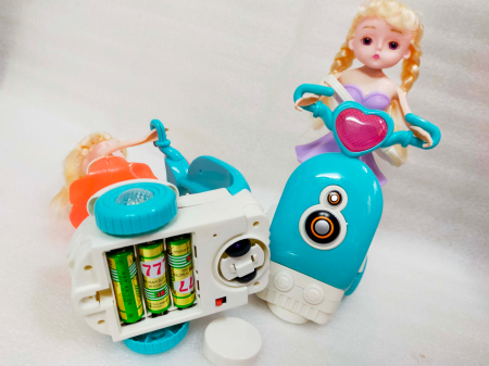 Jucarie interactiva, fetita pe scooter, cu lumini si muzica [4]