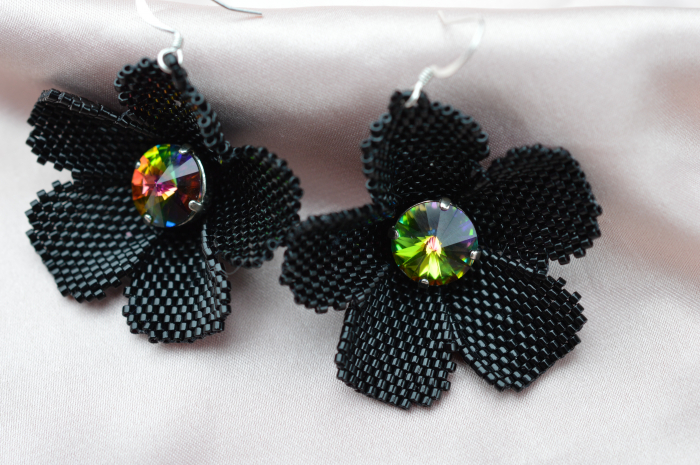 Cercei cu Flori Negre [2]