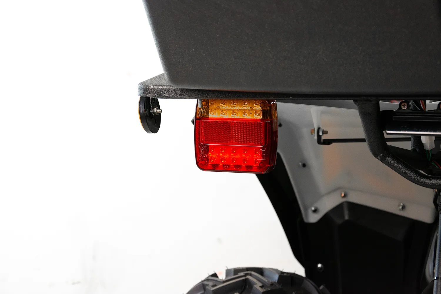 ATV Asix Magnum EEC 200cc, roti 10 inch, 1+1 viteze, cutie spate, inregistrabil T3B, culoare alb/portocaliu [15]