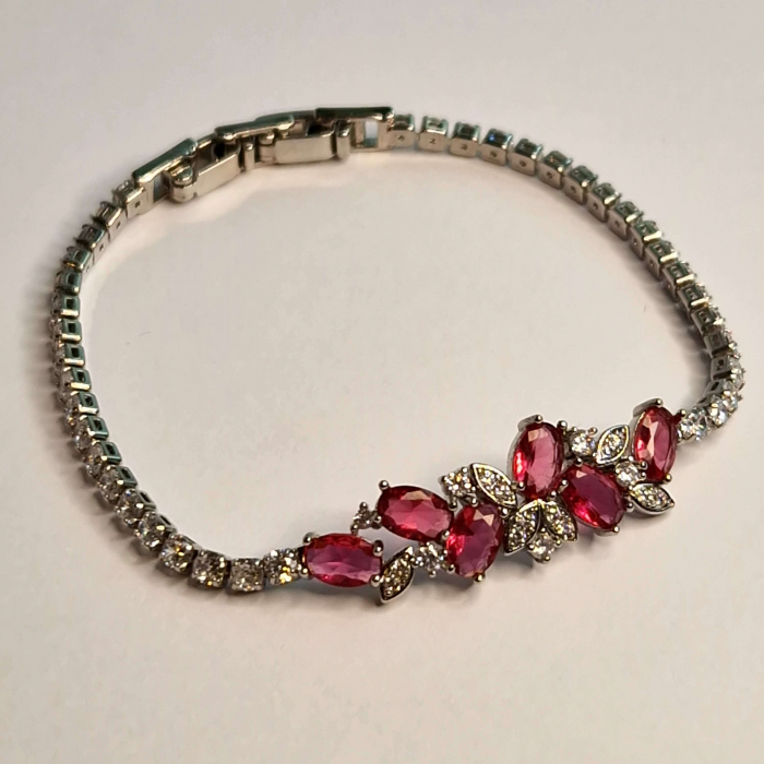 Brățară Andreea Red placată cu argint, decorată cu cristale zirconiu roșii ovale și detalii florale elegante [2]