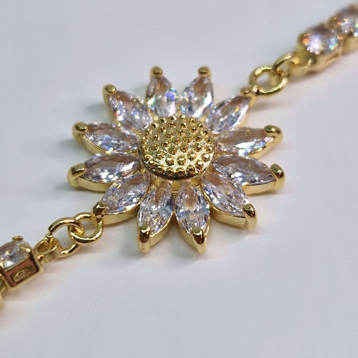 Bratara reglabila placata cu aur de 18k si impodobita cu cristale albe din zirconiu in forma de floare [7]