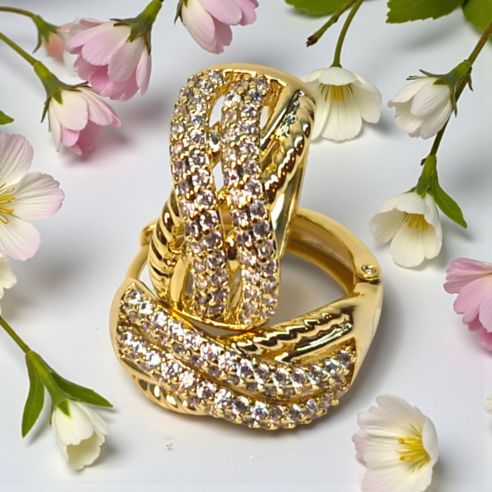 Cercei Kelly placați cu aur 18K cu design împletit și zirconii clare [2]