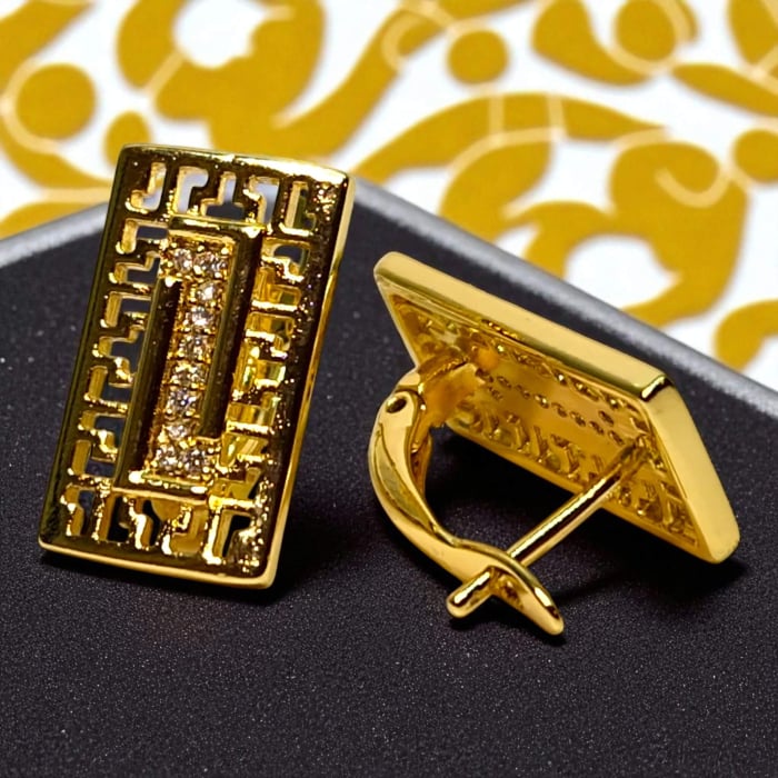 Cercei Alessia placați cu aur cu design geometric și zirconii centrale [4]