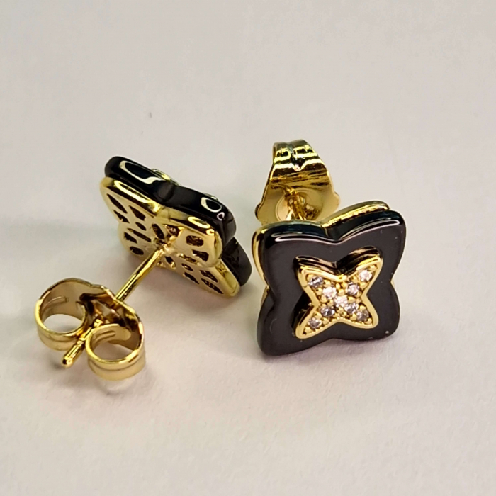 Cercei placati cu aur 18K Alexis, design negru lucios cu zirconii strălucitoare în centru [1]