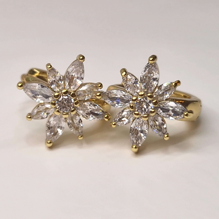 Cercei cu cristale albe zirconiu in forma de floare placati cu aur de 14k si incidere cu tortita [7]