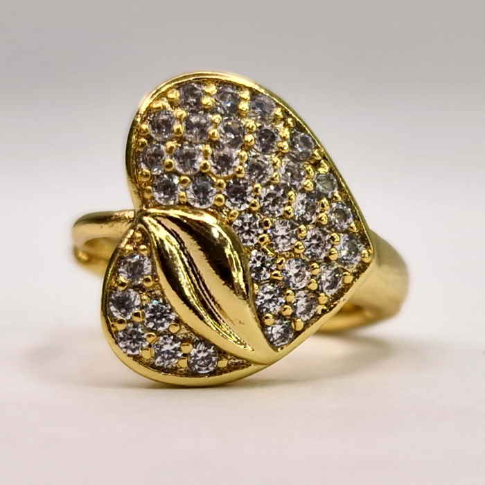 Cercei cu tortita in forma de inima placati cu aur de 14k si incrustati cu cristale albe zirconiu [3]