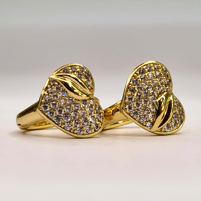Cercei cu tortita in forma de inima placati cu aur de 14k si incrustati cu cristale albe zirconiu [1]