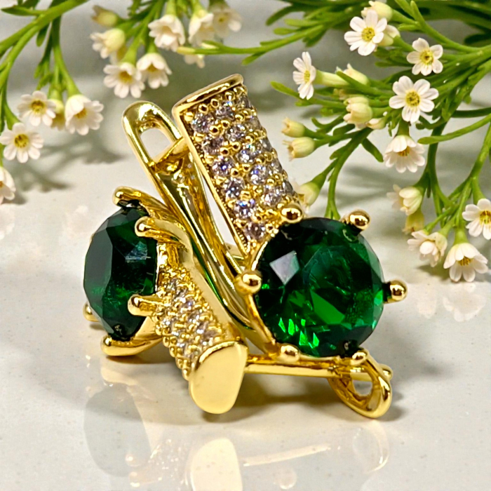 Cercei cu tortita placati cu aur de 14K cu cristal verde zirconiu si cristale albe [2]