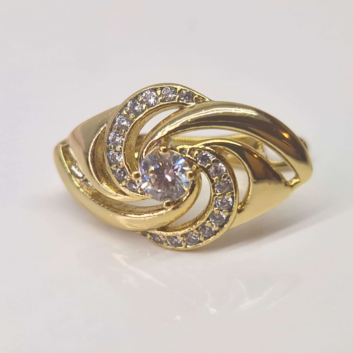 Cercei placati cu aur galben de 14k si cristal central alb din zirconiu [5]
