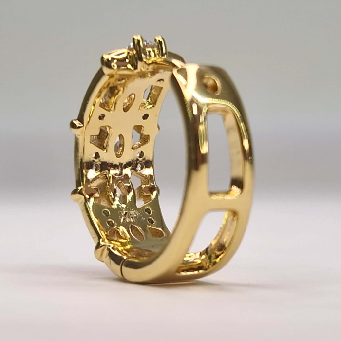 Cercei cu cristale albe zirconiu placati cu aur de 14k si inchidere cu tortita [6]