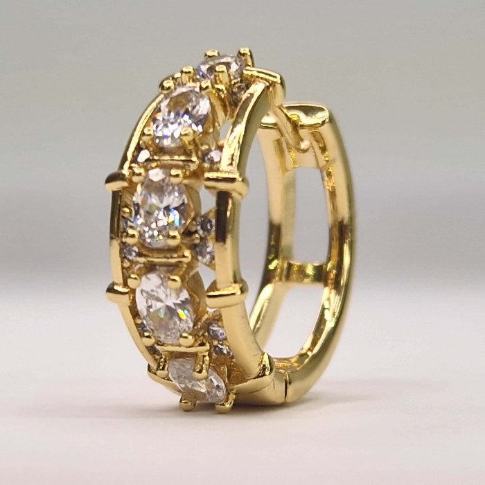 Cercei cu cristale albe zirconiu placati cu aur de 14k si inchidere cu tortita [5]