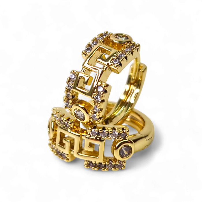 Cercei cu tortita Aylin placati cu aur de 14k si cristale albe zirconiu [1]