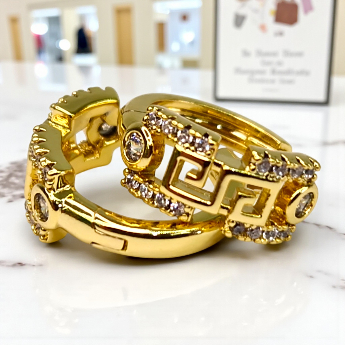 Cercei cu tortita Aylin placati cu aur de 14k si cristale albe zirconiu [8]