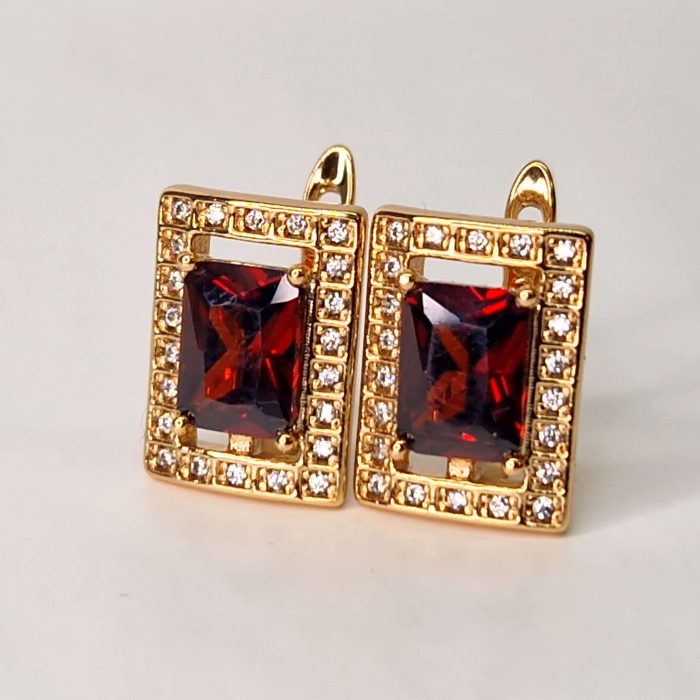 Cercei cu cristal rosu si zirconii albe placat cu aur de 18k [2]