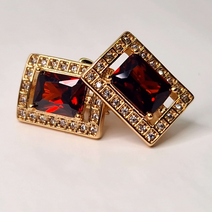 Cercei cu cristal rosu si zirconii albe placat cu aur de 18k [5]