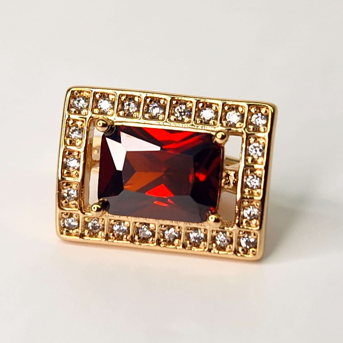 Cercei cu cristal rosu si zirconii albe placat cu aur de 18k [3]