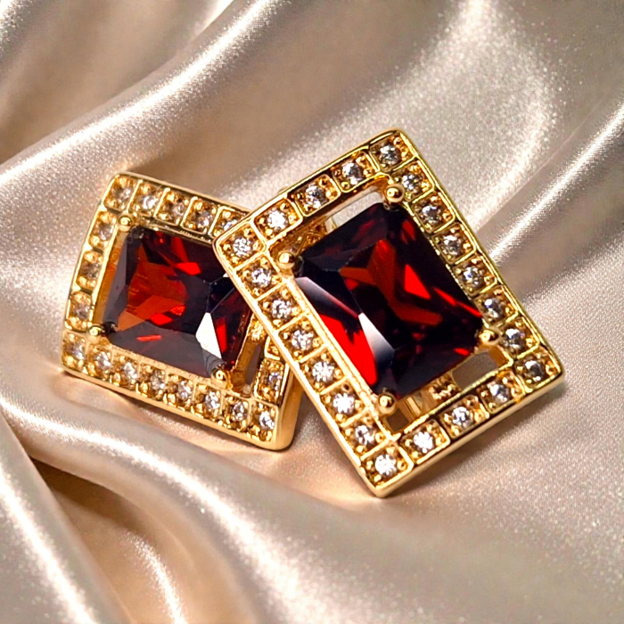 Cercei cu cristal rosu si zirconii albe placat cu aur de 18k [6]