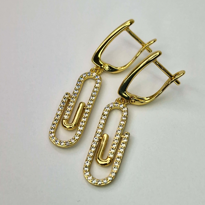 Descopera cerceii Bela - Cercei placati cu aur de 18k, cu cristale albe din zirconiu, pentru un look elegant si stilat [2]